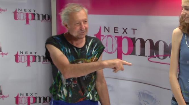 un bunic de 80 de ani a vrut sa se asigure ca botezatu nu se da la nepoata lui