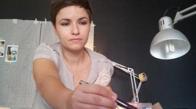 business din scaune cu povesti la inceput le pescuia din tomberoane acum expune la milano