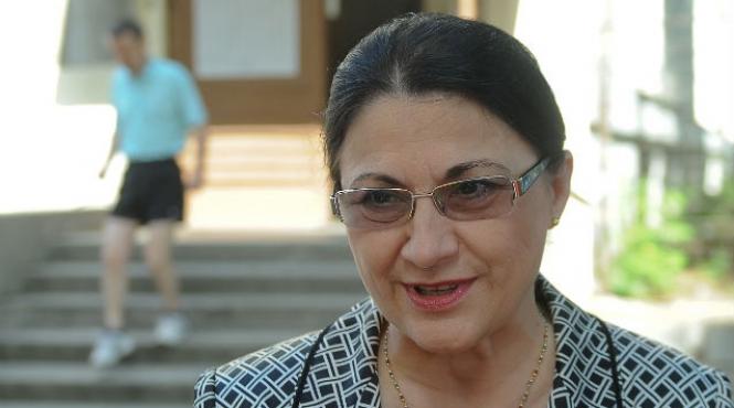 exclusiv ecaterina andronescu absolventii vor putea sustine bacalaureatul profesional si pe cel national in acelasi timp