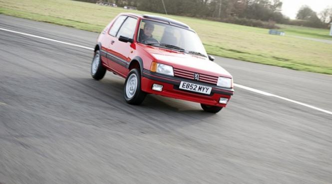 legende pe ro i hammond conduce peugeot 205 gti