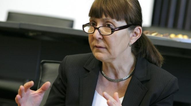monica macovei a facut circ in parlamentul european presedintele de sedinta i a taiat microfonul