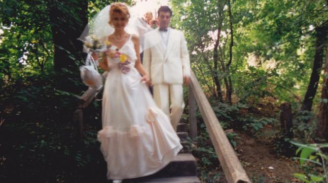 foto rochia de mireasa a judecatoarei iulia motoc versus cea a elenei basescu