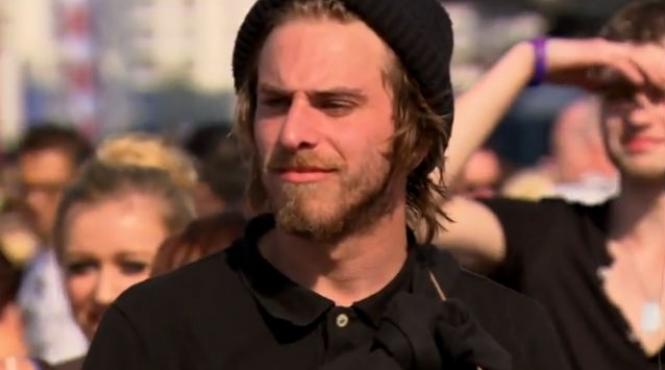 video un tanar fara adapost a impresionat juriul de la x factor apoi a disparut