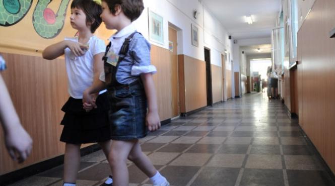 engleza ramane cea mai predata limba straina in europa varsta la care copiii incep sa o invete fiind in scadere