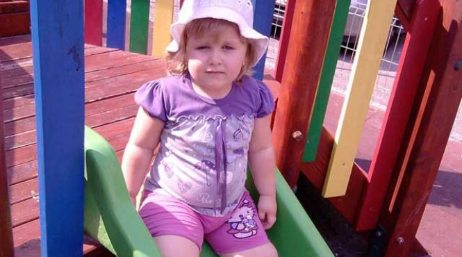 o fetita bolnava are nevoie de o operatie la hanovra din cauza tumorei deliei i e foame tot timpul