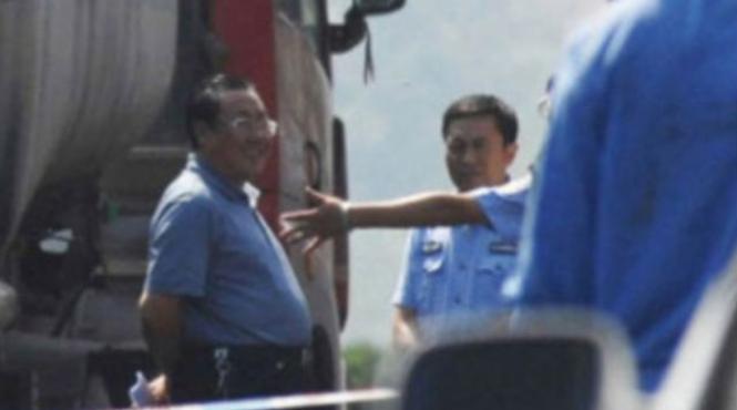 ce a patit un politist chinez care zambea la locul unui accident soldat cu 36 de morti