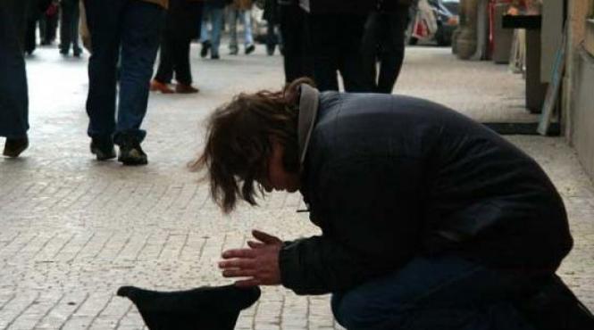 slumdog millionaire in varianta romaneasca cersetor cu un mp3 si trei mobile asupra sa