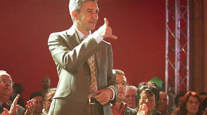 dan diaconescu a ajuns in tara sunt un biet ziarist din caracal care vrea sa salveze oltchimul