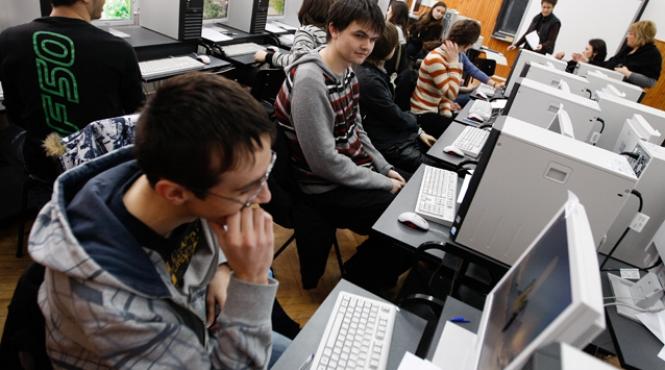 internet wireless in scoli din 2013