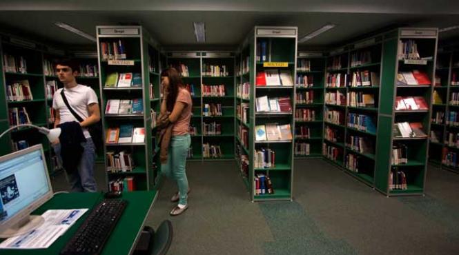 biblioteca nationala expozitie cu 600 de opere de arta din perioada comunista