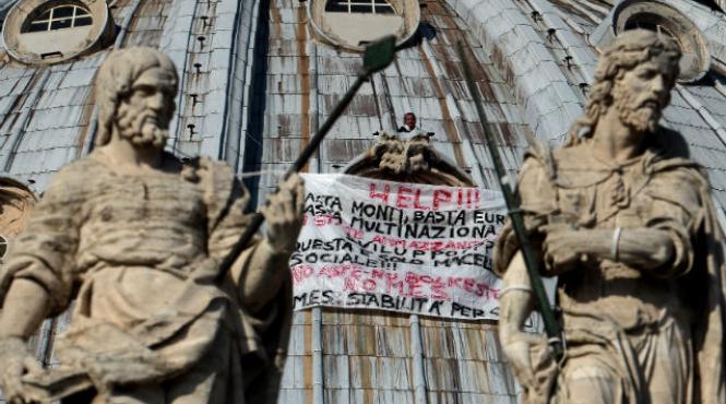 barbat protest basilica sf petru vatican