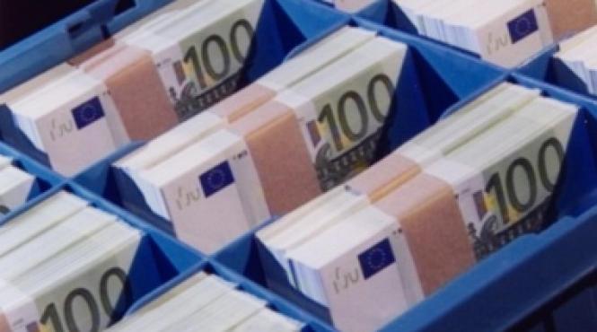 leul se depreciaza inflatia arde dobanzile scad mai merita sa tii banii in depozite