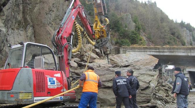 transfagarasanul se inchide detonare bolovani rutele ocolitoare