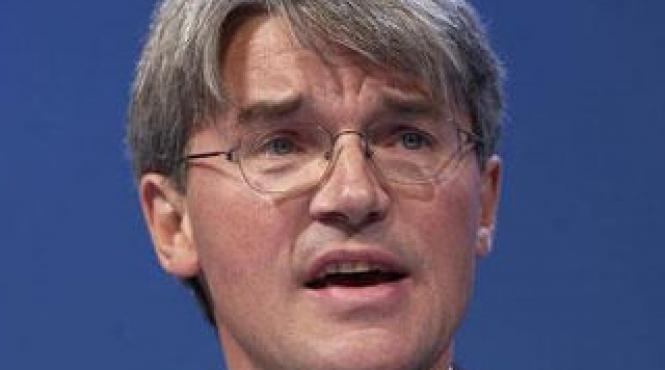 demisie in cabinetul de la londra andrew mitchell i a jignit pe politistii de pe downing street