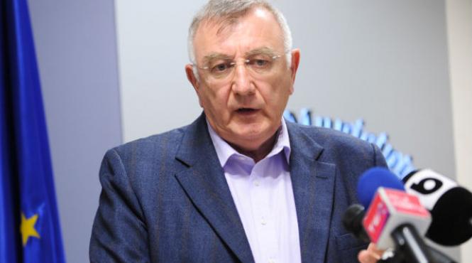 exilatii liberali sar la gatul lui antonescu este o copie mai putin reusita a lui basescu