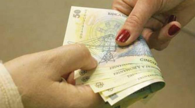 sotia sefului finantelor din bacau cercetata alaturi de un alt medic pentru luare de mita