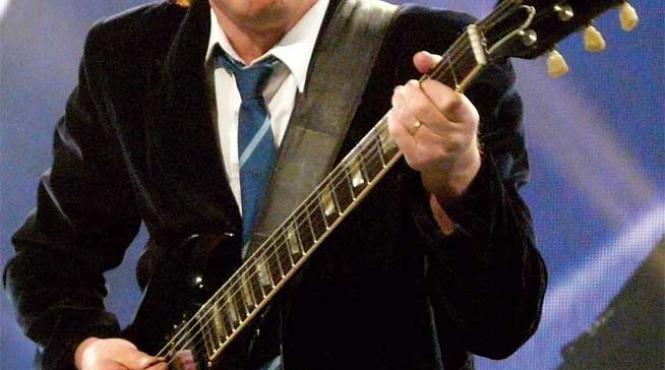 angus young cel mai bun riff