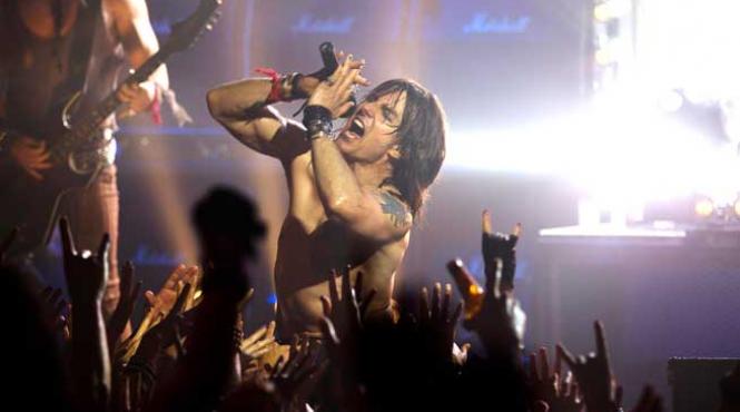 tom cruise canta rock pentru totdeauna