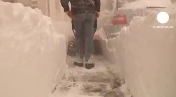 iarna isi face de cap in europa nameti cat casa in franta trei oameni au murit in polonia drumuri blocat si zeci de accidente in elvetia video