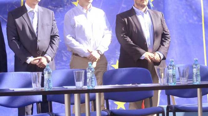 papahagi cere miluiala utilizatorilor facebook