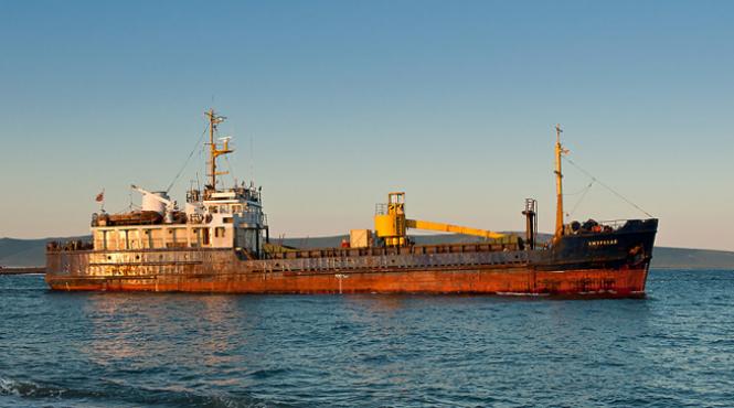 un vapor care transporta 700 de tone de minereuri de aur a disparut in marea okhotsk