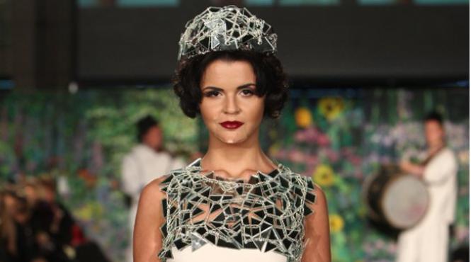 galerie foto rochie de mireasa accesorizata cu cioburi de oglinda