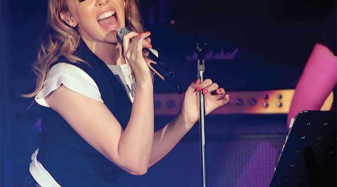 kylie minogue pe noul ei album canta cu bbc symphony orchestra