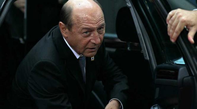 presedintele basescu isi sarbatoreste ziua de nastere la castelul foisor din sinaia alaturi de pedelisti