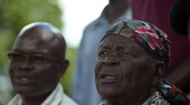 cineva in kenya se roaga pentru obama e sarah bunica din partea tatalui