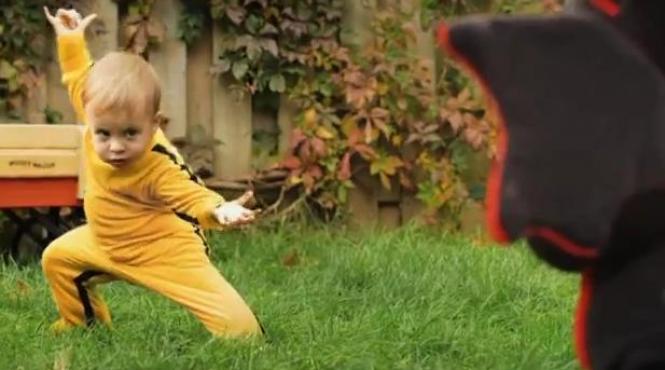 bebelusul kung fu senzatie pe internet milioane vizualizari