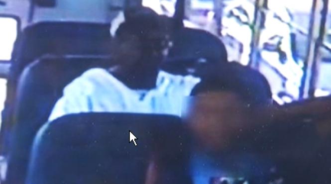 cretin bataie de joc copil autist