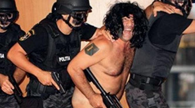 seful mascatilor din constanta a ajuns in presa internationala daily mail imagini hilare cu seful swat gol pusca