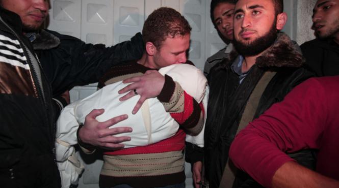 tragedie baietelul de numai 11 luni al unui jurnalist bbc ucis in urma atacului cu racheta israelian de ieri din fasia gaza video