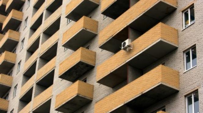 o pata de culoare intr o piata gri secretele celor care construiesc sute de apartamente noi