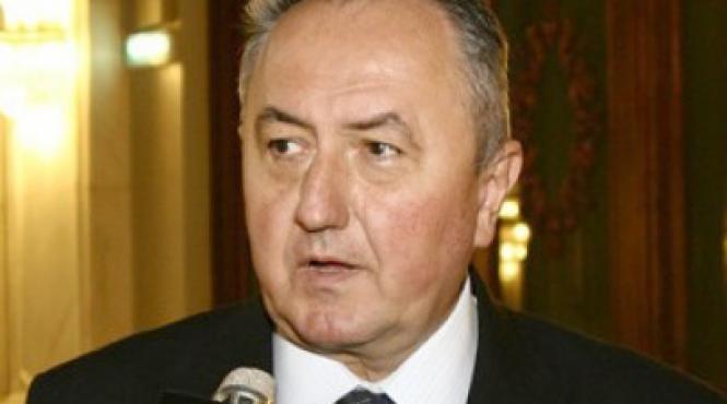 sobieschi il bantuie pe seful senatorilor pdl