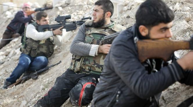 rebelii au preluat controlul asupra unui oras strategic din estul siriei