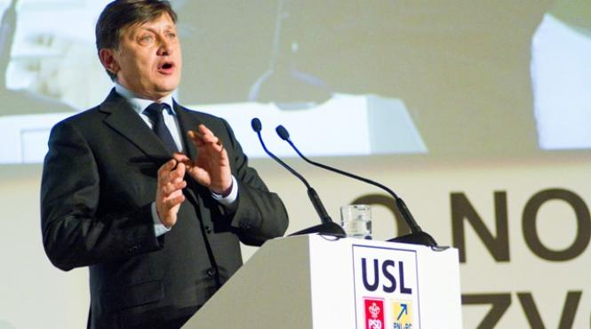 crin antonescu despre contracandidatul elenei udrea la roman poate ca liviu bratescu nu tricoteaza nu face sarmale si poate ca nu da cu mopul