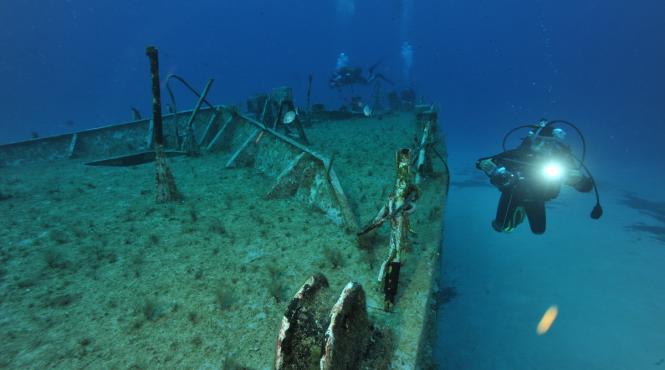 cautatorii comorilor de pe fundul marii