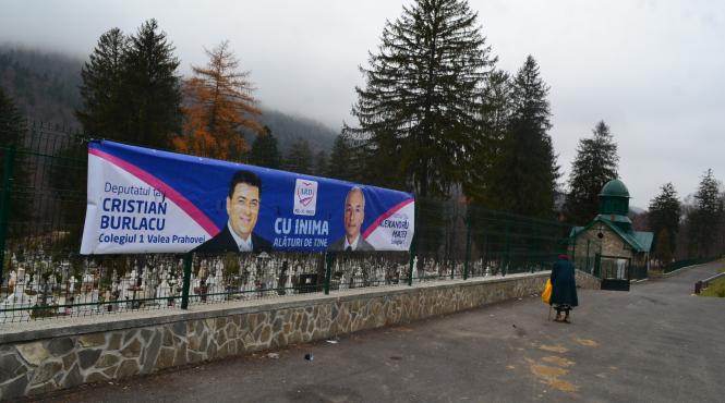 umor negru de campanie cum o ard doi candidati printre morminte