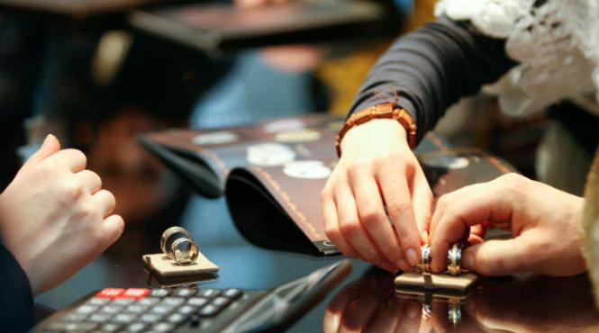 dupa 19 ani de casnicie a aflat ca sotia lui fusese nascuta barbat acum imi explic de ce nu tia sa calce rufe