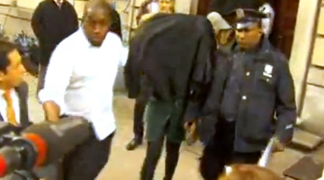 lindsay lohan retinuta de politie dupa o altercatie intr un club de noapte video