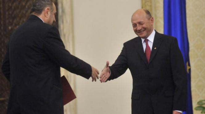 ministrul finantelor singurul ministru din cabinetul ponta prezent la receptia oferita de basescu