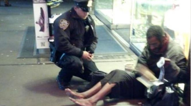 o fotografie pe facebook a transformat peste noapte un politist in erou