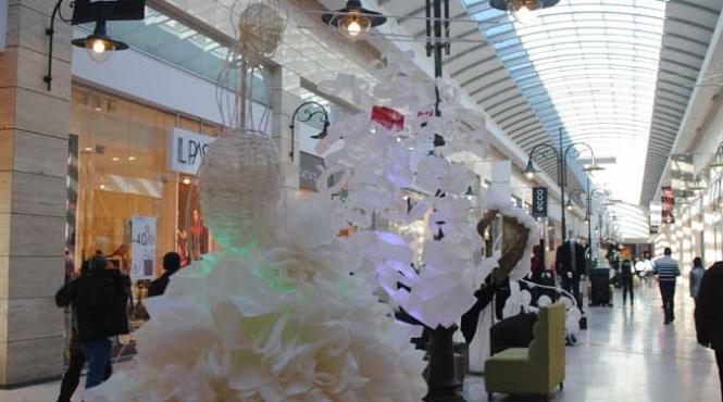 arta de craciun a pus stapanire pe un mall din bucuresti