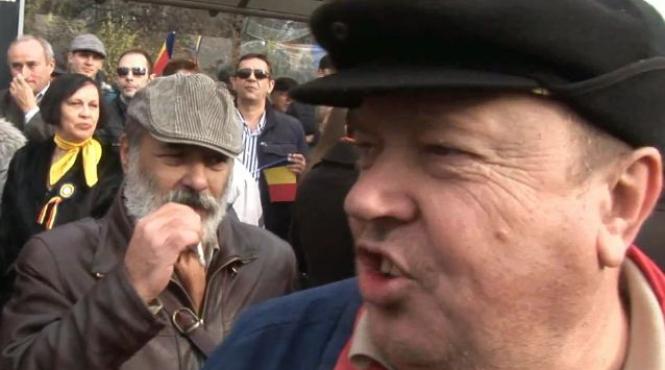 video oamenii care l au huiduit pe basescu de 1 decembrie bine paziti de agentii sub acoperire