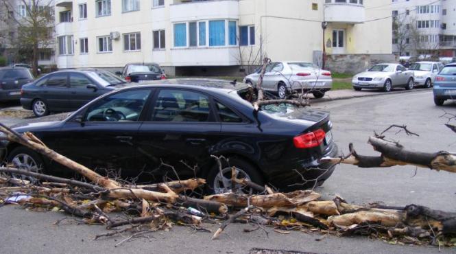 braila vantul puternic a lasat 45 de localitati fara curent electric iar alte 24 fara apa potabila