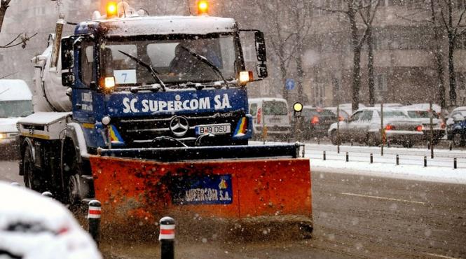 cnadnr 842 de tone de materiale antiderapante imprastiate pe drumurile nationale cu zapada