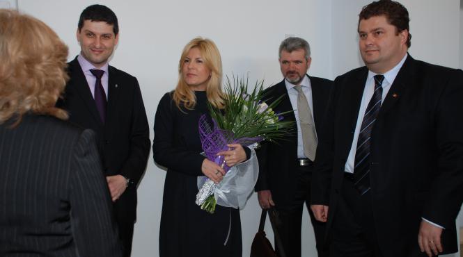 firmele portocalii abonate la banii statului curtea de conturi a aplicat corectii de milioane de euro pentru neregulile constatate la mai multe contracte atribuite de udrea si boagiu