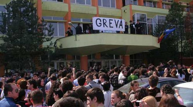 taxe de 1 150 de euro pe semestru la universitatile ungare studentii au iesit in strada sa protesteze