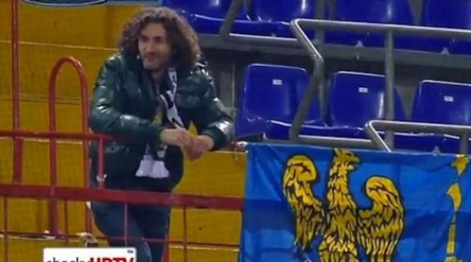 suporterul singuratic care a devenit vedeta in italia a sfarsit prin a fi aplaudat de rivali